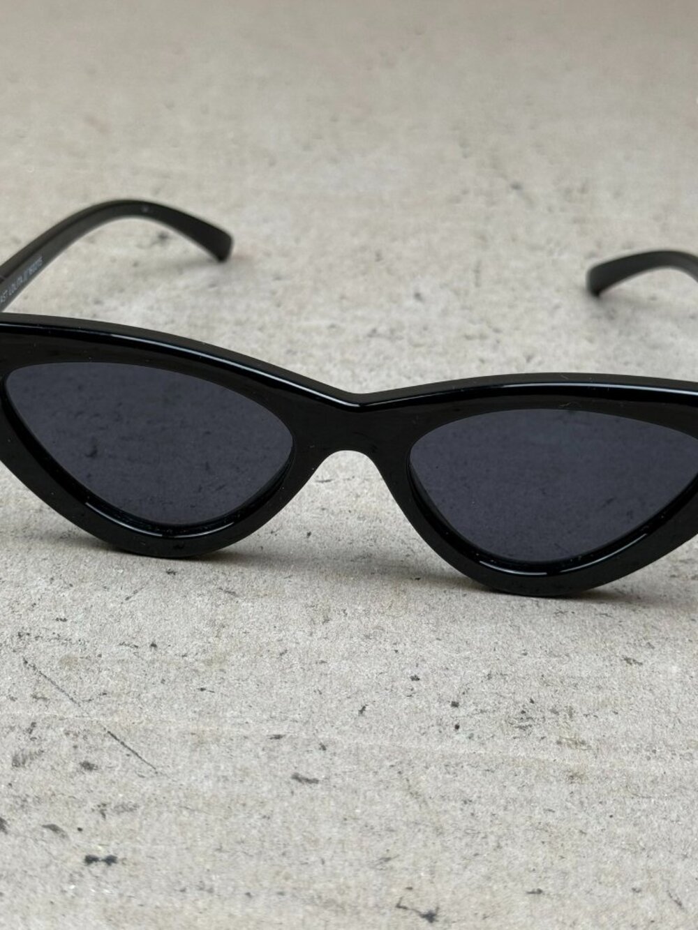Adam Selman x Le Specs Black Cat Eye Sunglasses Scratched damage on lens & frame